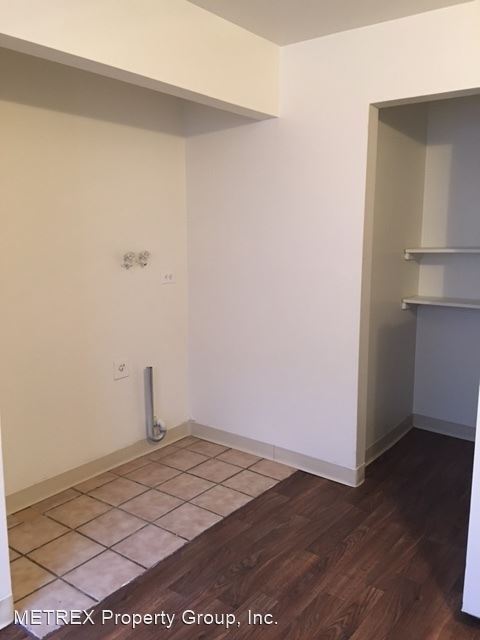 Building Photo - 2 br, 1 bath Apartment - 8201 W 9th Ave