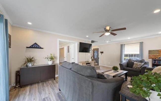 Building Photo - 97 Shawmont Ln