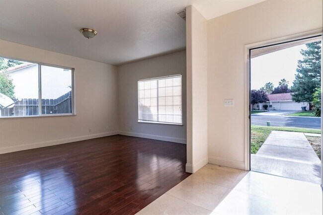 Building Photo - 1727 Wingfoot Dr