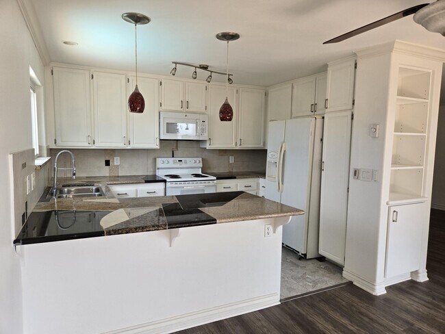 Foto del edificio - 3672 Clairemont Dr