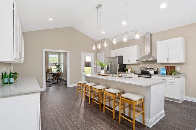 Eat in kitchen with island - The Waterways of Lakes Saint Louis Homes