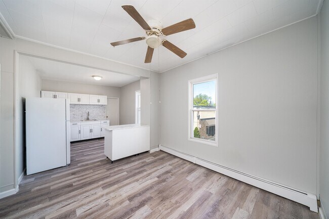 Foto del edificio - 273 Ridge Rd