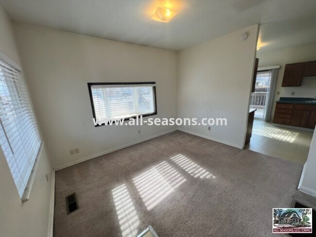 Building Photo - Centrally located one level charmer, located close to the Weidner Field and all that downtown Colora