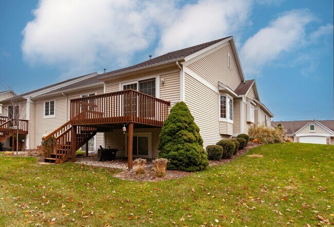 Building Photo - Three Bedroom Condo Holland North Side