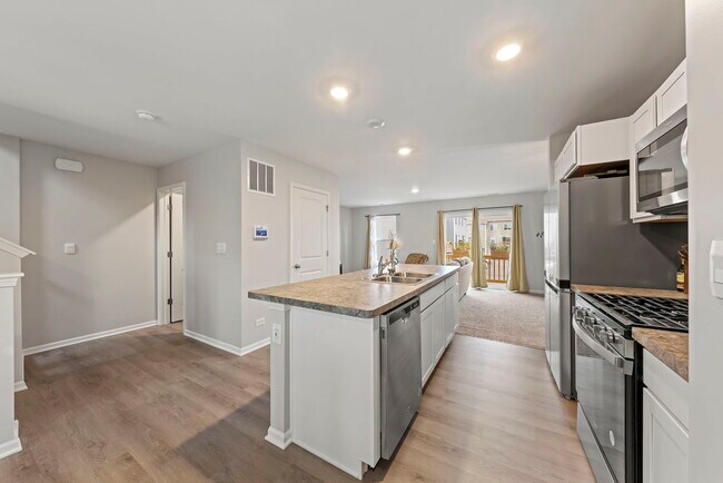 Building Photo - 2487 Bella Dr