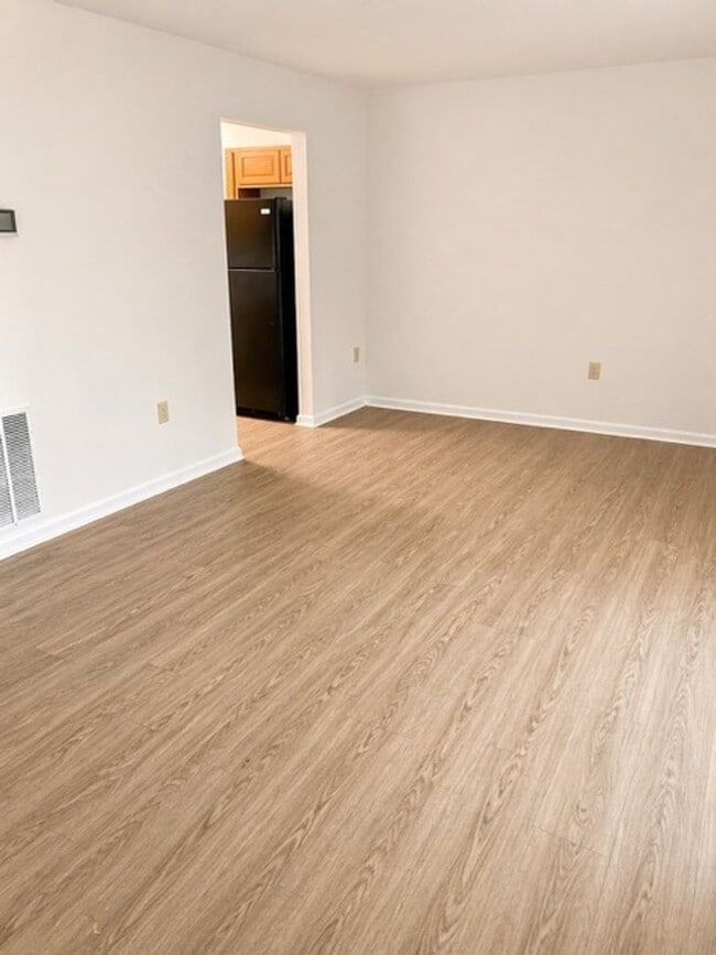 Building Photo - 45264 Woodstown Way