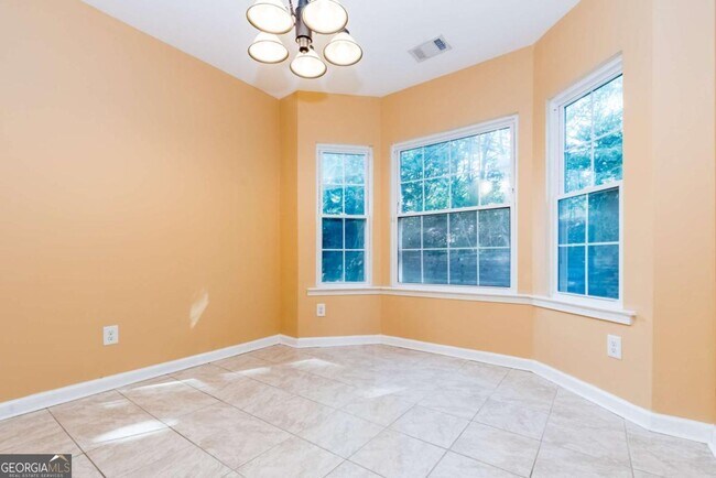 Foto del edificio - 235 Summer Hill Cir