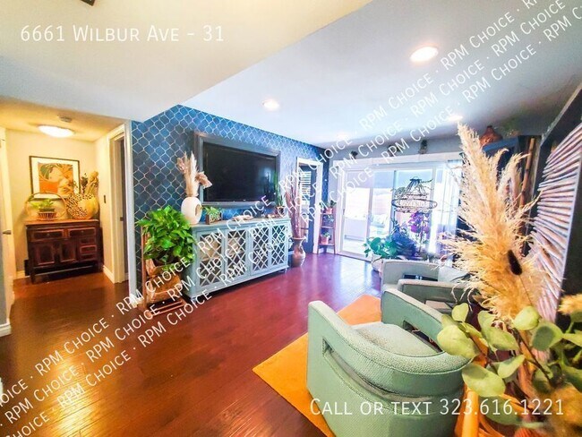 Building Photo - 4bd/2ba Townhome in a Quiet & Well Maintai...