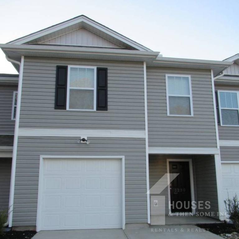 Foto principal - 205 W Blackstock Rd