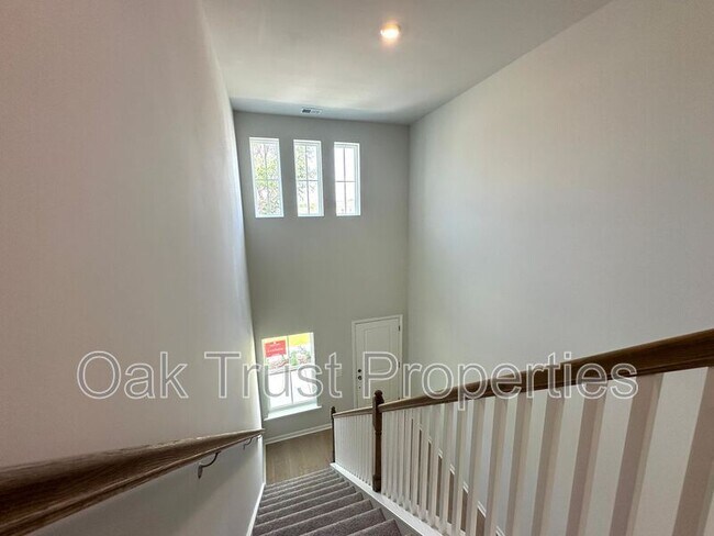 Building Photo - 127 Swaying Palm Dr