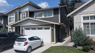 Building Photo - 65541 Skylark Dr