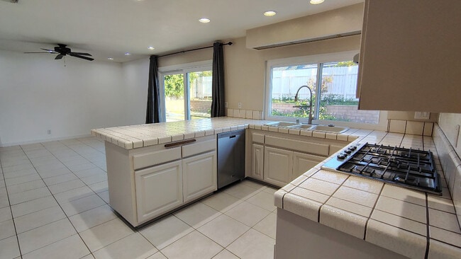 Building Photo - 1930 Adrian St