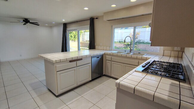 Foto del edificio - 1930 Adrian St