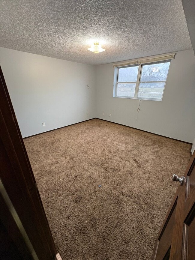 Foto del edificio - 2 bedroom 2 bathroom split level duplex