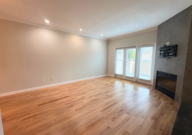 Building Photo - 3952 Richmond St