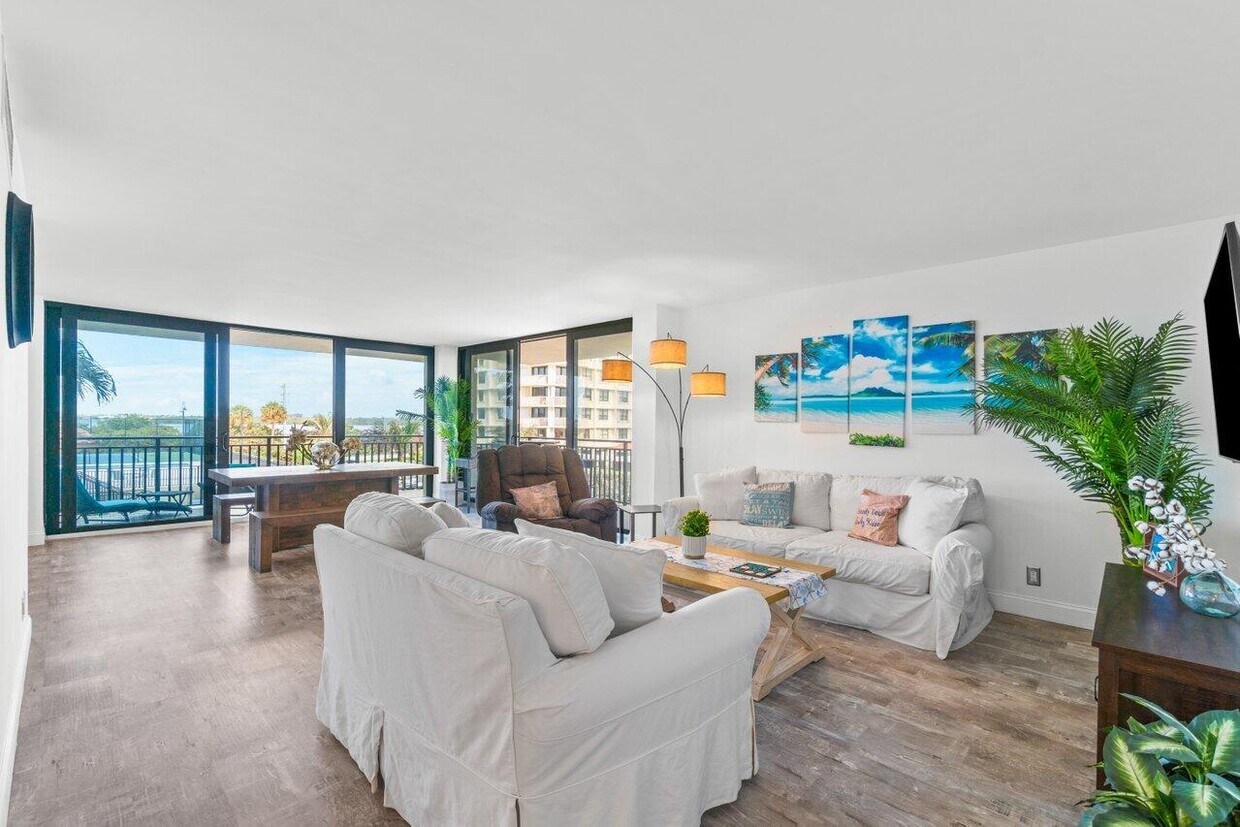 Primary Photo - 5460 N Ocean Dr