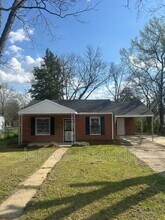 Building Photo - 501 Japonica St