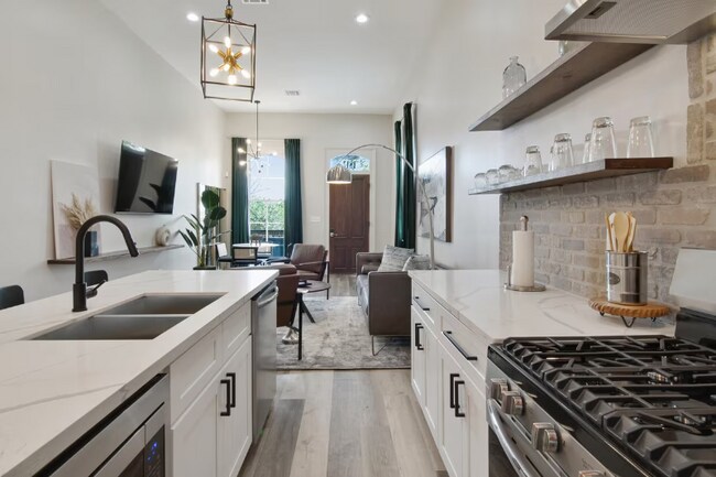 Foto del edificio - 1814 Elysian Fields Ave