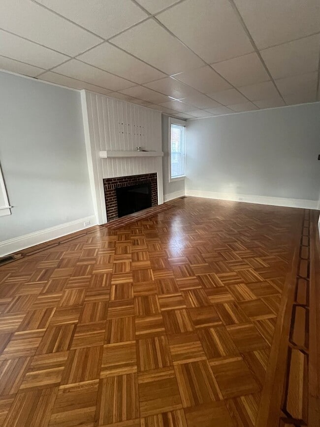 Foto del edificio - Absolutely BEAUTIFUL 1st fl Apartment in t...