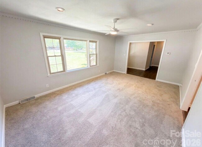 Foto del edificio - 1045 Chippenham Ave