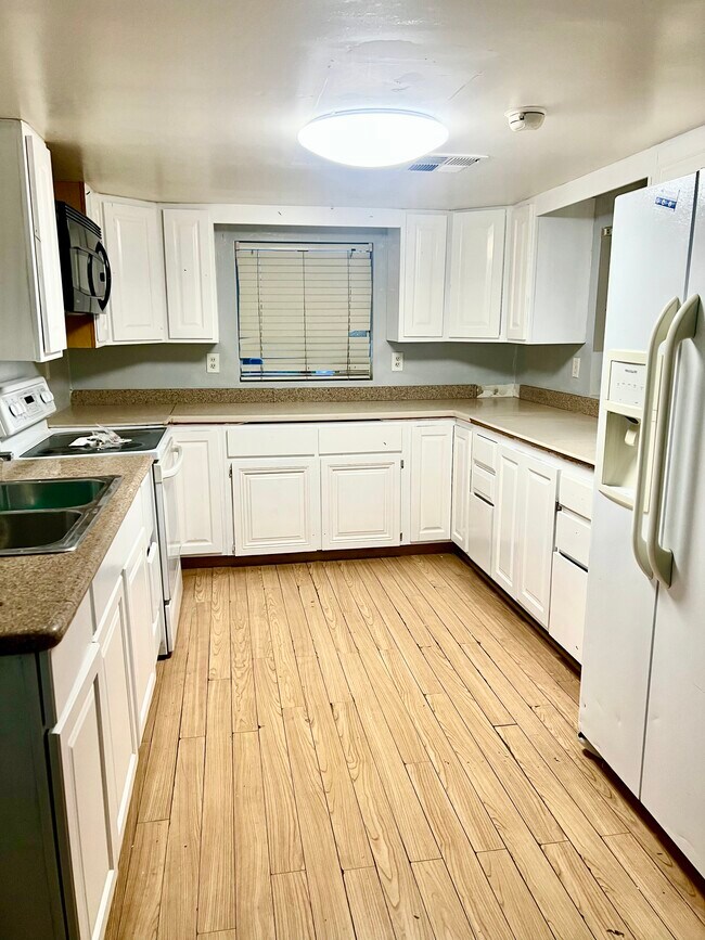 Foto del edificio - 2631 E Kings Ave