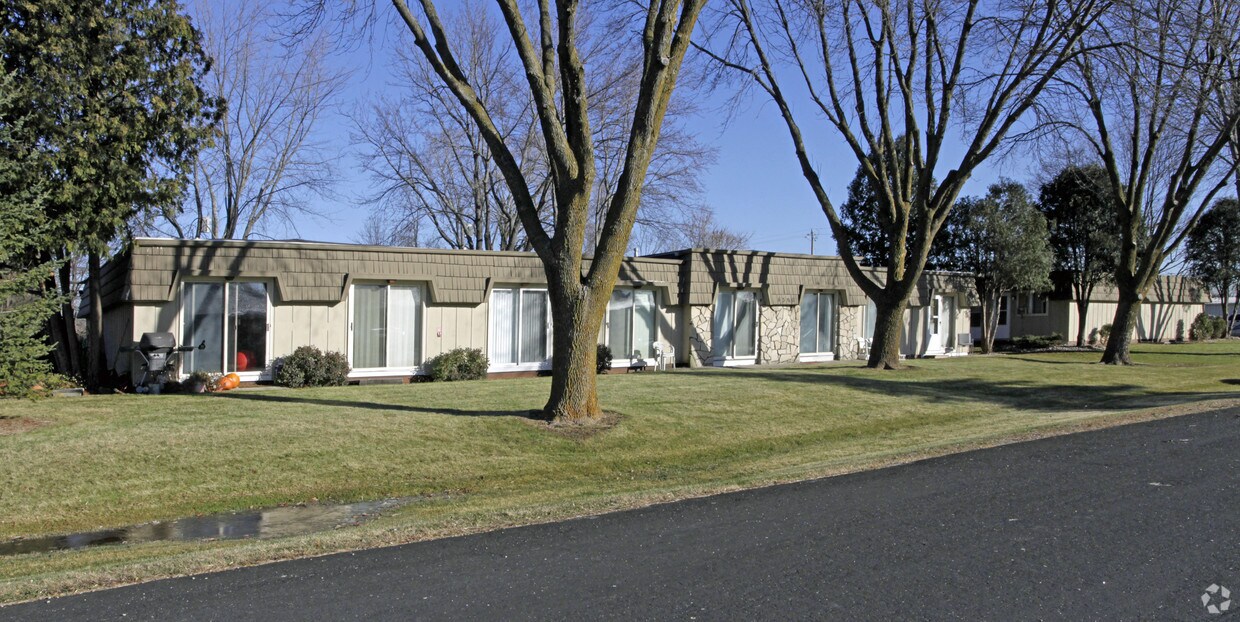 Foto del edificio - 1111 S Nicolet Rd