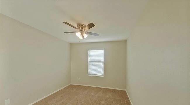 Building Photo - MOVE IN READY