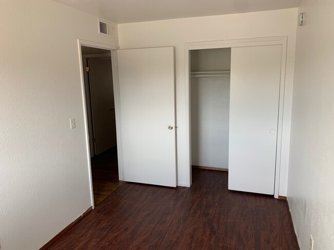 Building Photo - Modesto 2 Bedroom 1 Bath Duplex