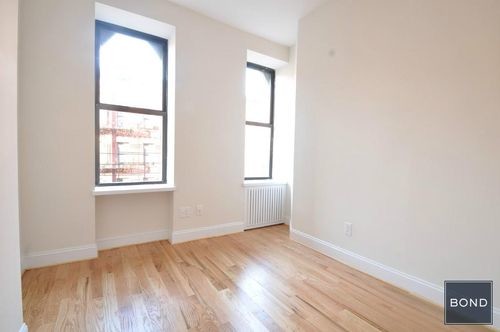 Building Photo - 358 W 45th St