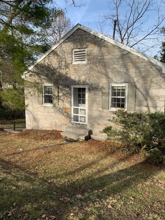 Building Photo - 501 Lime Kiln Rd