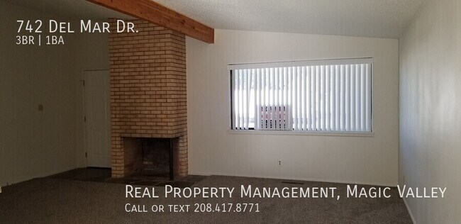 Building Photo - 742 Del Mar Dr