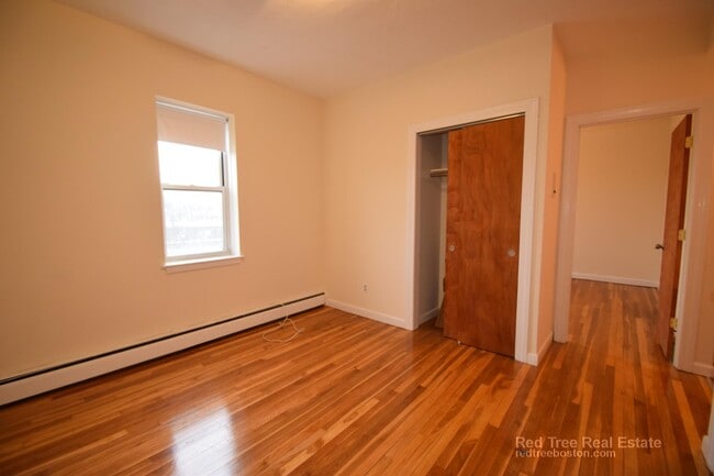 Building Photo - 172 N Beacon St