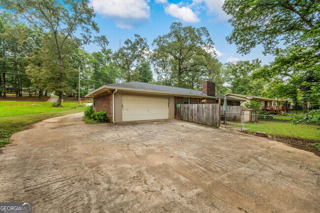 Building Photo - 4839 Lehigh Dr