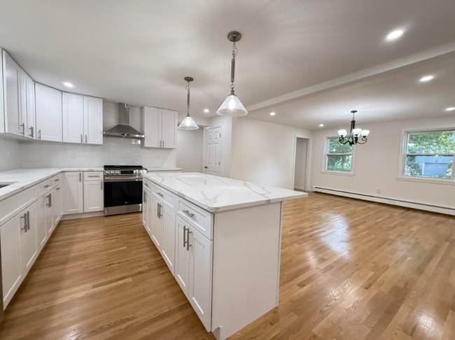 Building Photo - 5 Middle St