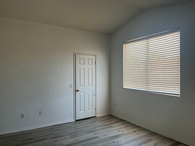 Foto del edificio - 3 bedroom 2 bathroom Home available in Vic...