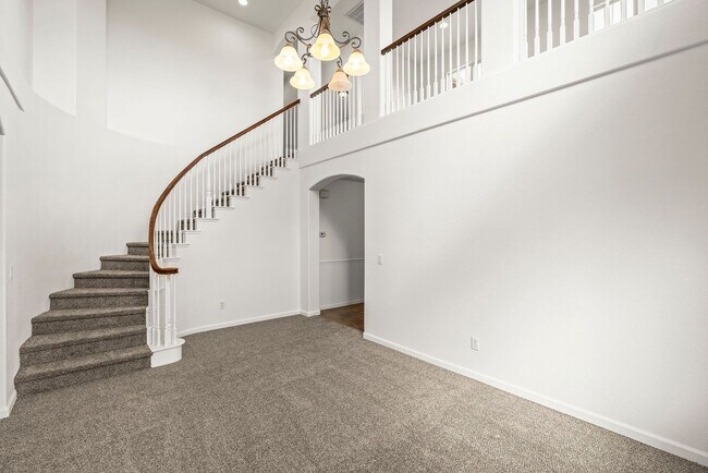 Foto del edificio - 4 Bedroom Home with Loft & Mountain Views ...