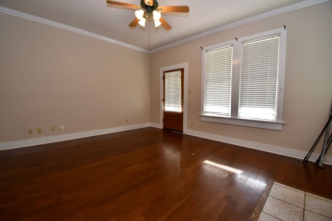 Building Photo - Cute Two Bedroom House, Close to LA Tech!