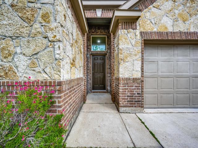 Foto del edificio - 8737 Maple Ridge Trail