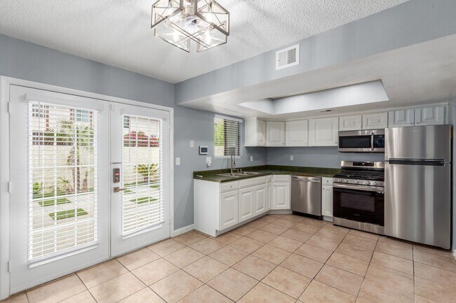 Building Photo - Remodeled 2 bedroom unit just minutes from...