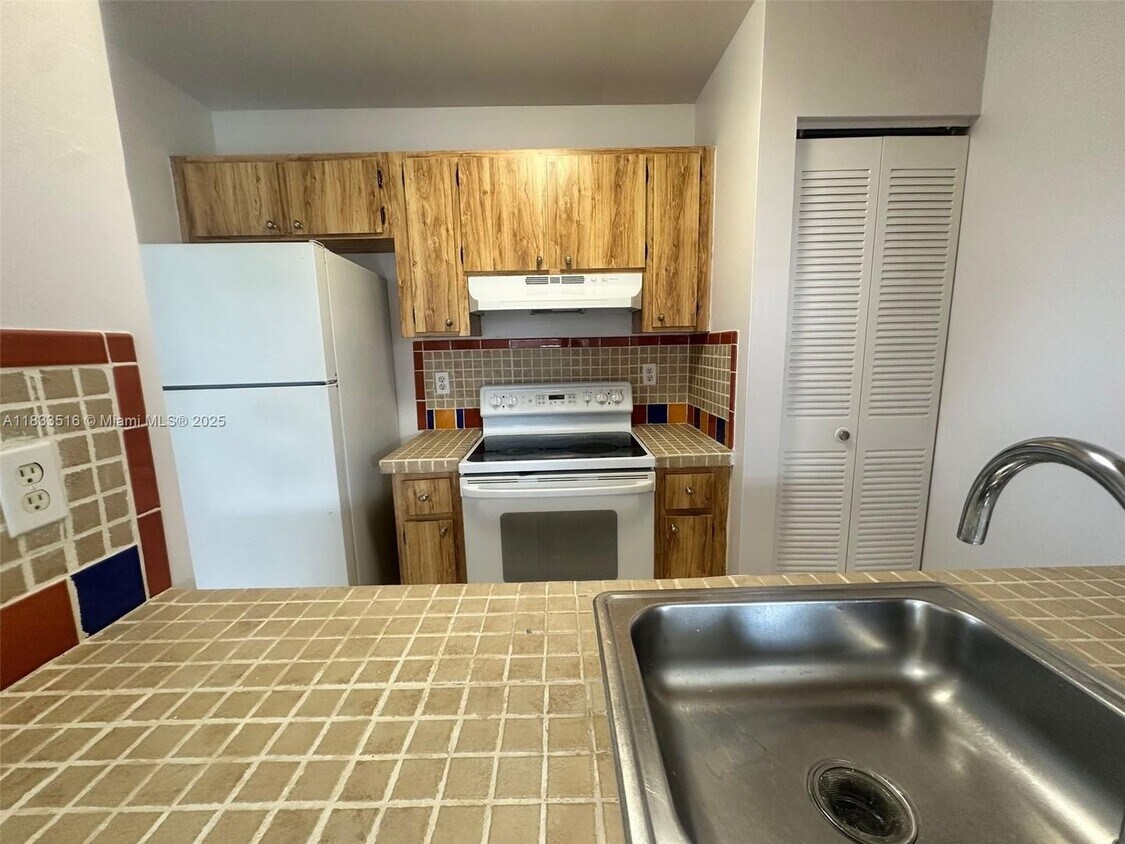 Photo - 9808 Hammocks Boulevard 204-23, Miami, FL 33196