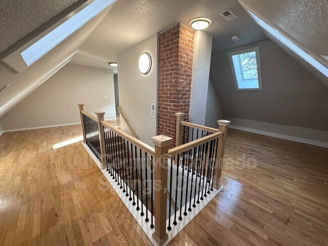 Foto del edificio - 330 E Cache La Poudre St