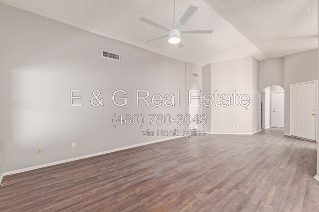 Foto del edificio - 8651 N 107th Dr