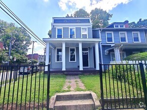 Building Photo - 3001 Grayland Ave