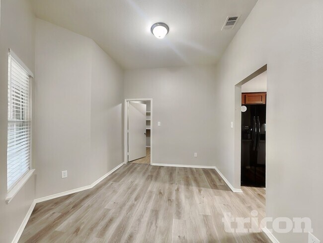 Foto del edificio - 1602 Canary Island Ct