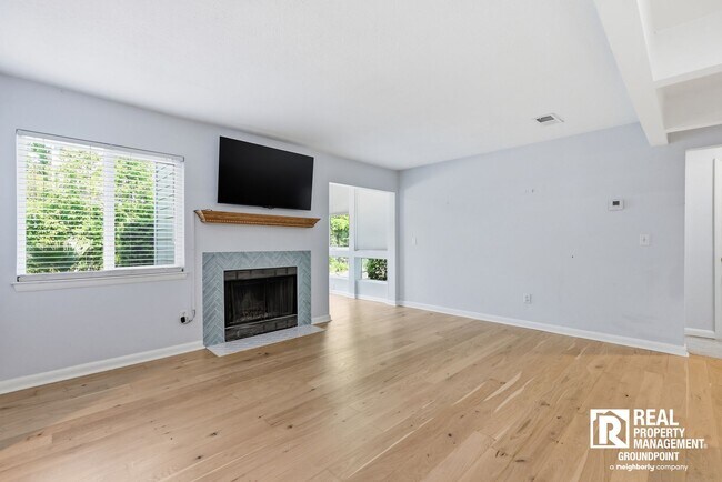 Foto del edificio - East Bridge Town Lofts Living | Prime Location Near Downtown Charleston