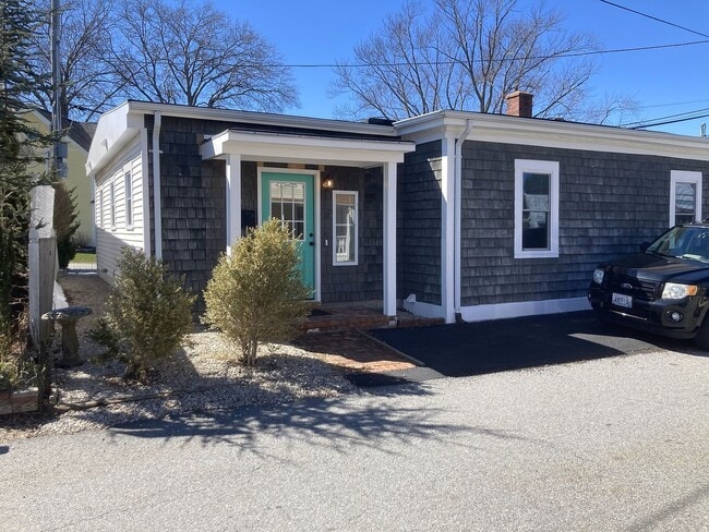 Building Photo - 10 Narragansett Ave