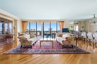 Building Photo - 19500 Turnberry Way