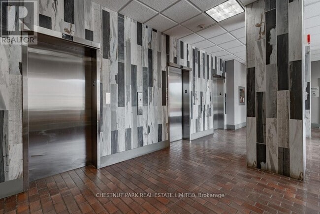 Building Photo - 150 Lakeshore Rd W