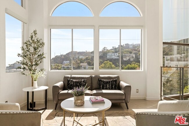 Building Photo - 8435 Franklin Ave