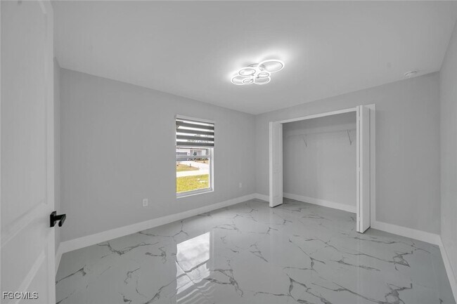 Foto del edificio - 3307 40th St W